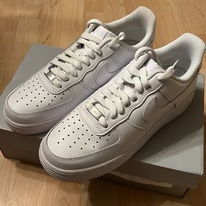 NIKE Air Force 1 WHITE NWT